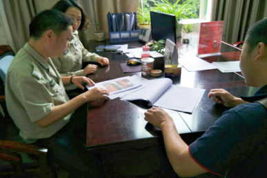 违规设置广告业主到区城市行政执法局接受处罚