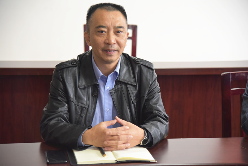 彭山区副区长,区公安分局局长车伟深入红星社区督导检